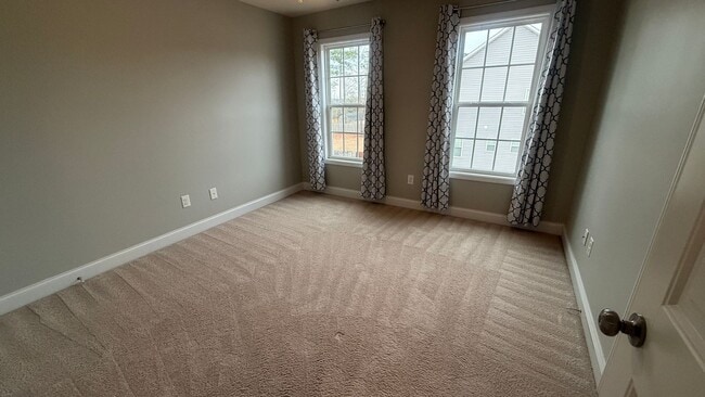 Building Photo - Amazing home with custom touches and in-ground pool