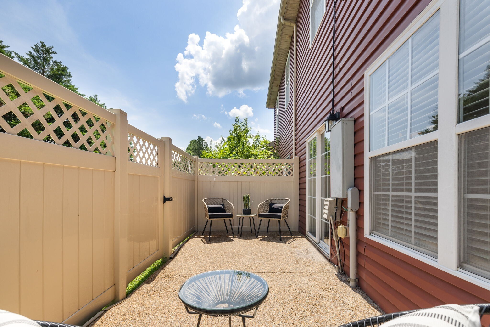 Building Photo - 8104 Valley Oak Dr