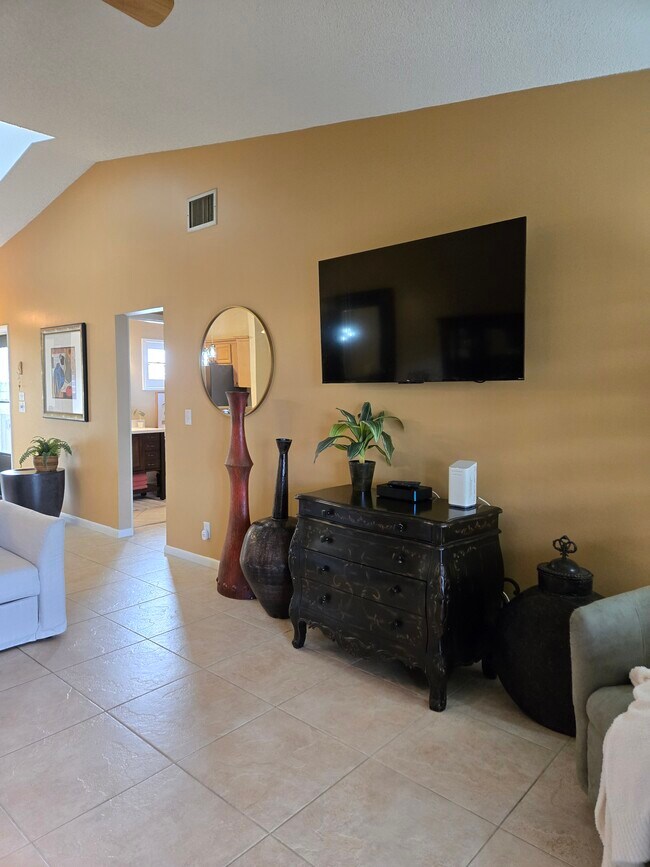 Building Photo - 3071 SE Aster Ln