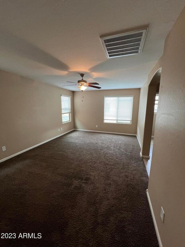 Building Photo - 3 bedroom 2 bath home in the desirable Higley Park community.