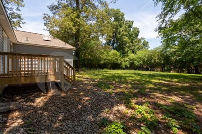 Building Photo - Flexible 3BR/2BA or 2BR + Den Home