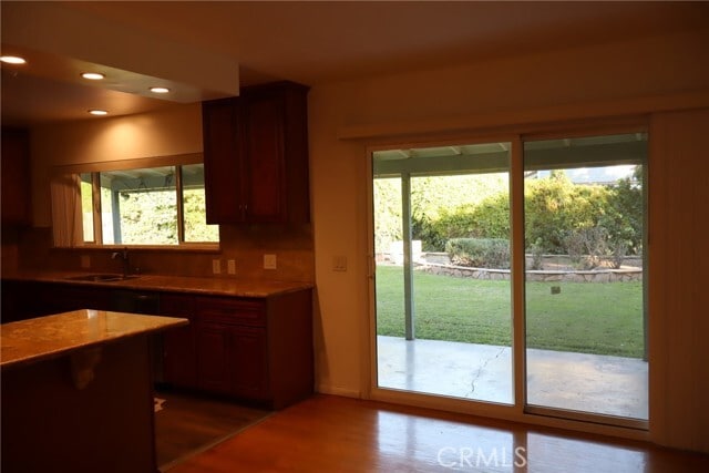 Building Photo - 2520 Louise Ave