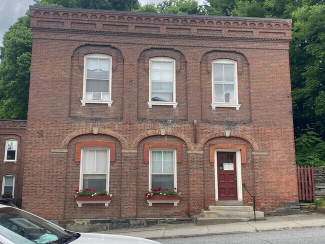 Building Photo - 15-17 State Street