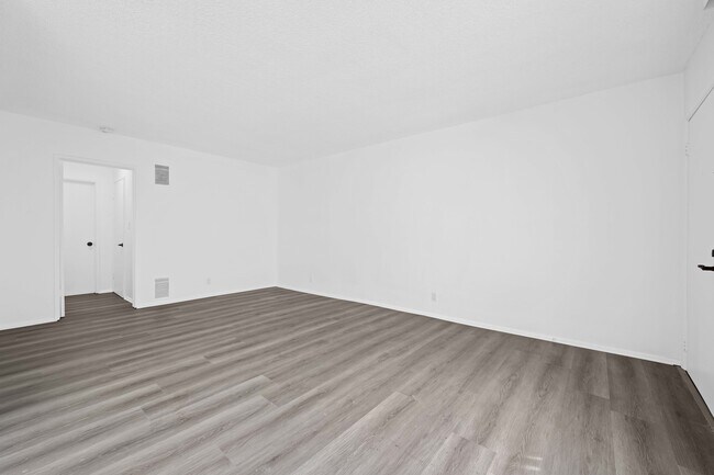 Building Photo - 1051 N Ogden Dr