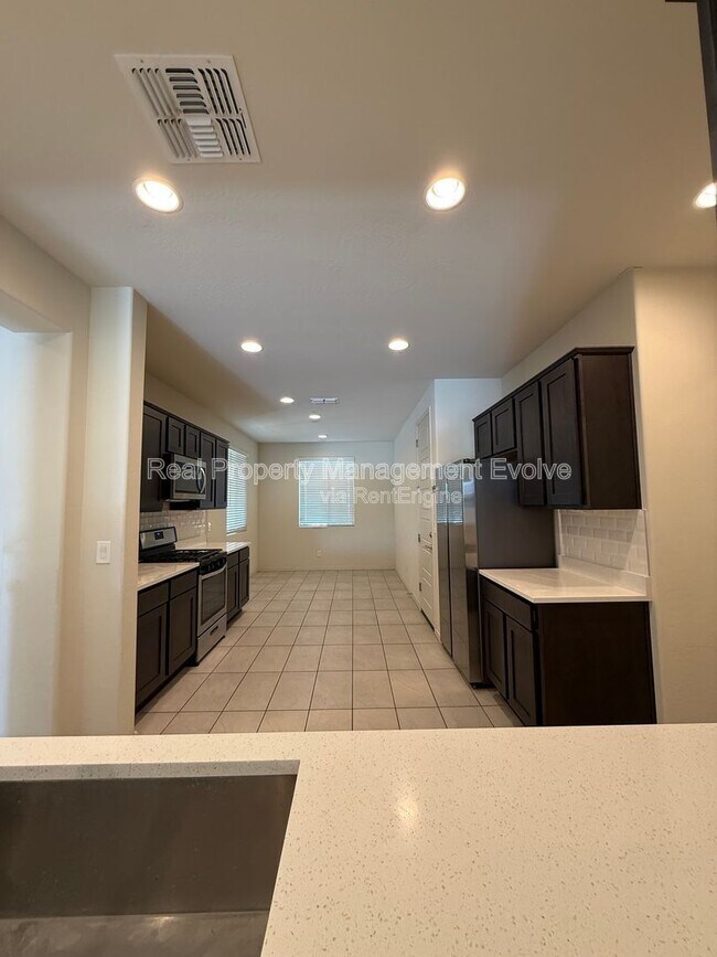 Building Photo - 8755 W Solano Dr