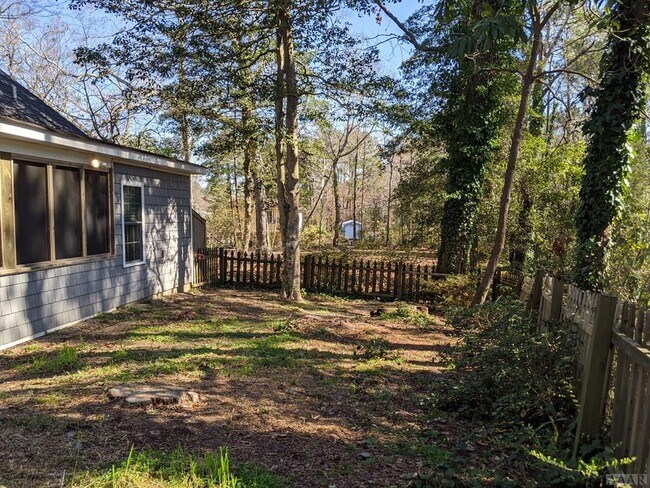 Building Photo - 203 Colonial Beach Rd