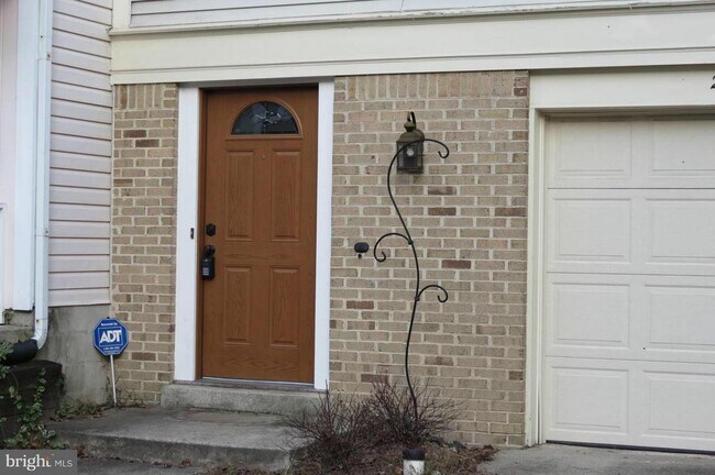 Building Photo - 2208 Wimbledon Cir