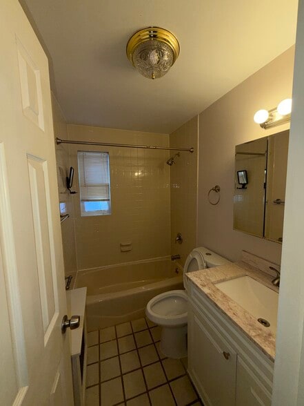 Building Photo - 186 Seaton Rd