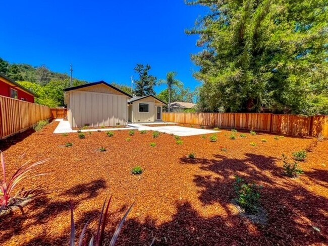 Building Photo - Beautifully Remodeled Three Bedroom Home