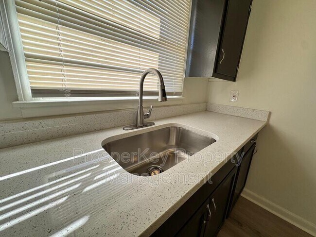 Building Photo - 4211 Searcy St