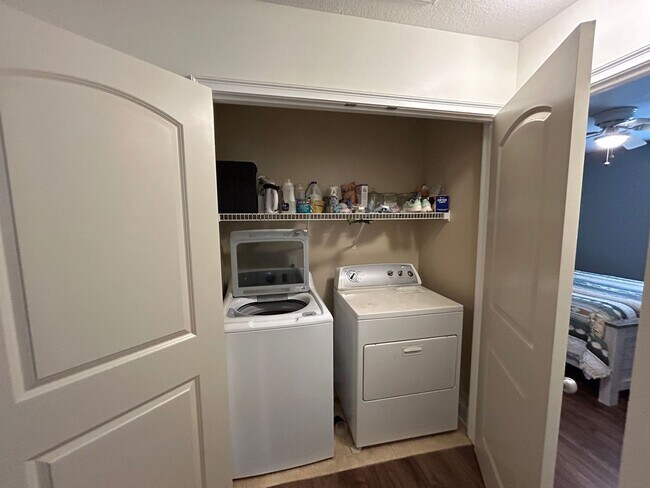 Building Photo - Bradley Point Residence for Rent - 4 Bedroom/2.5 Bath