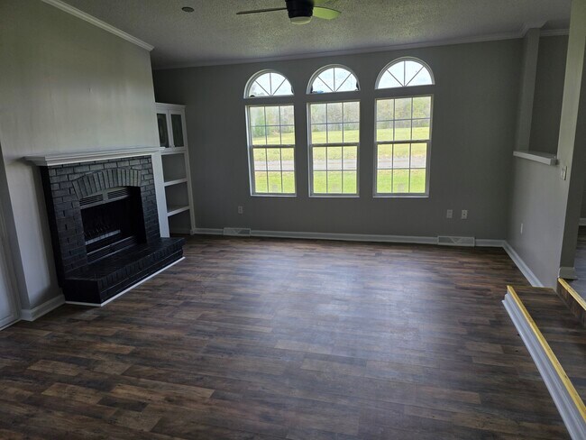 Building Photo - 1527 Haymount Rd