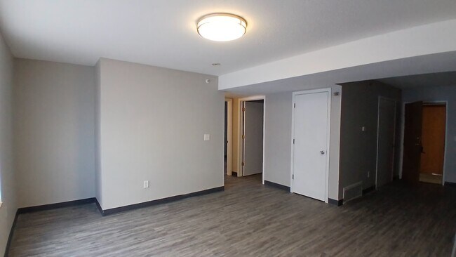 Building Photo - 60 Miller Ave SW