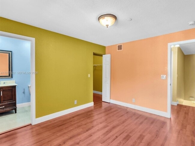 Building Photo - 3878 Tree Top Dr