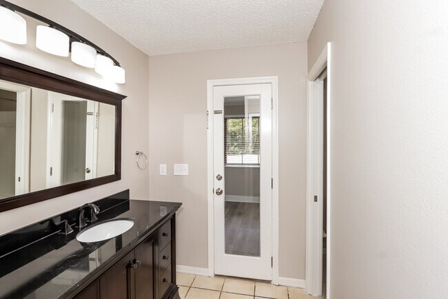 Building Photo - 5118 Stonehurst Rd