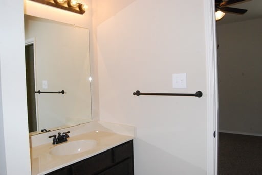 Building Photo - Beautiful 3 Bedroom Duplex Located in Gran...