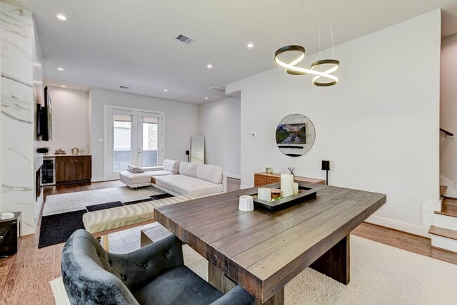 Building Photo - 5857 Dolores St