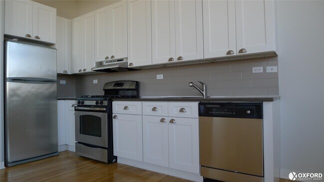 Building Photo - 71-13 60th Lane