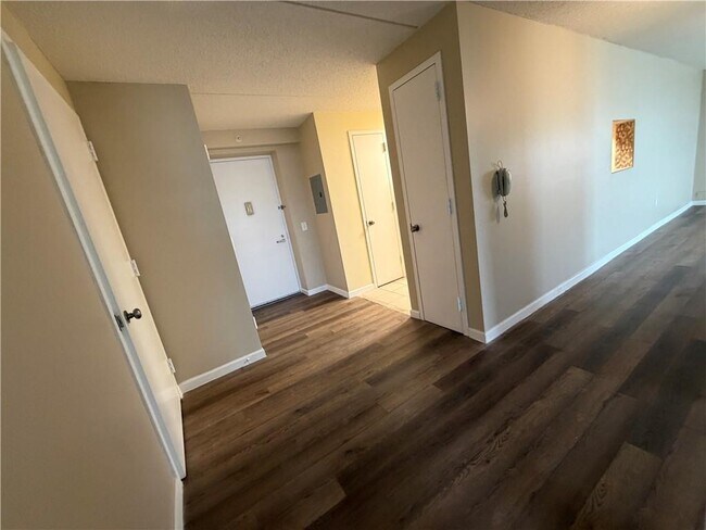 Building Photo - 79-14 Rockaway Beach Blvd