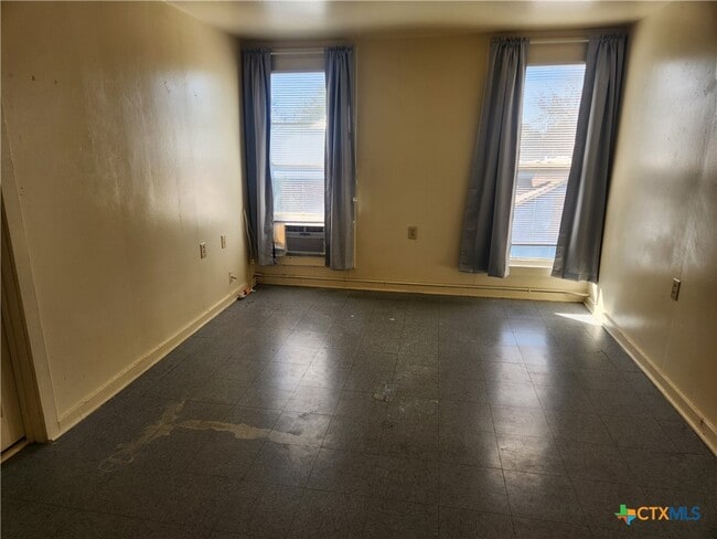 Building Photo - 1205 S 17th St