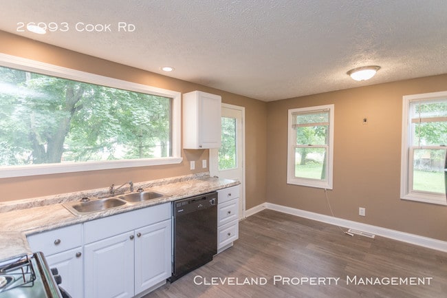 Building Photo - Newly Renovated Olmsted Twp Home