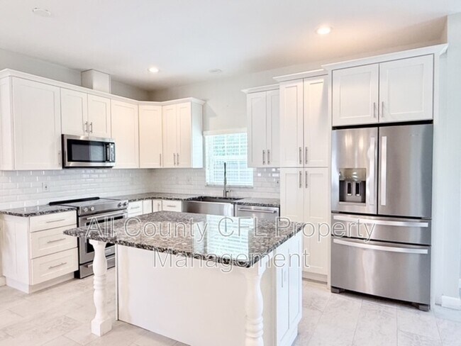 Building Photo - 2408 Corrine Dr