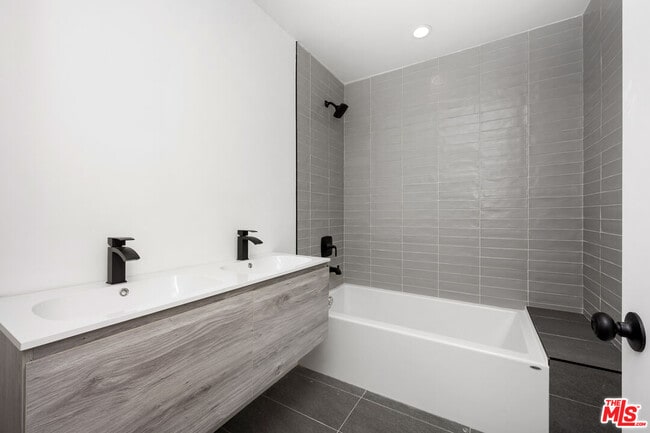 Building Photo - 5627 Agnes Ave