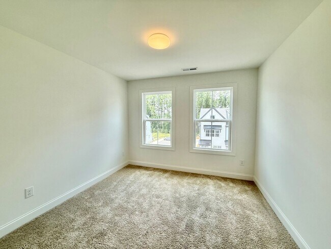 Building Photo - Newly Built 4BD, 3.5BA Northeast Raleigh Townhome in a Great Location