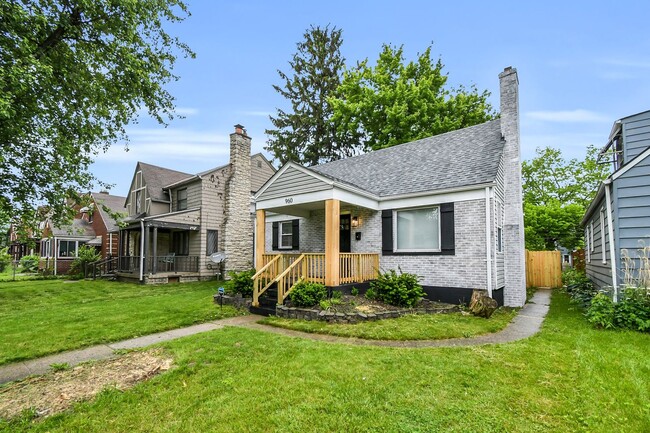 Building Photo - Renovated 3 Bedroom Home