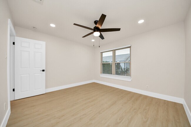 Building Photo - 14647 Perthshire Rd