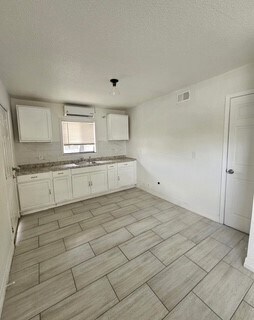Building Photo - 3829 Mt Pleasant St