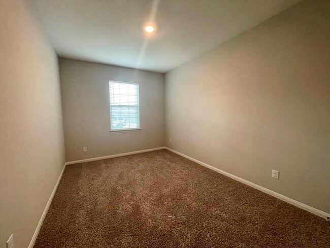 Building Photo - 228 Star Spangled Dr