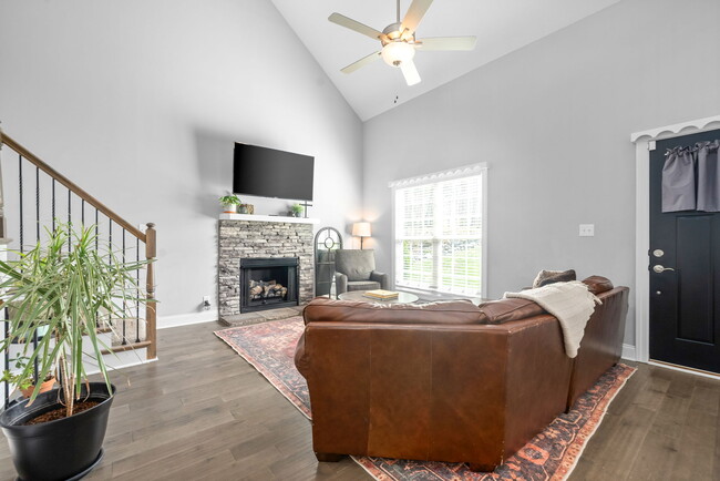 Building Photo - 3477 Eastwood Dr
