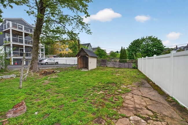 Building Photo - 64 Topliff St