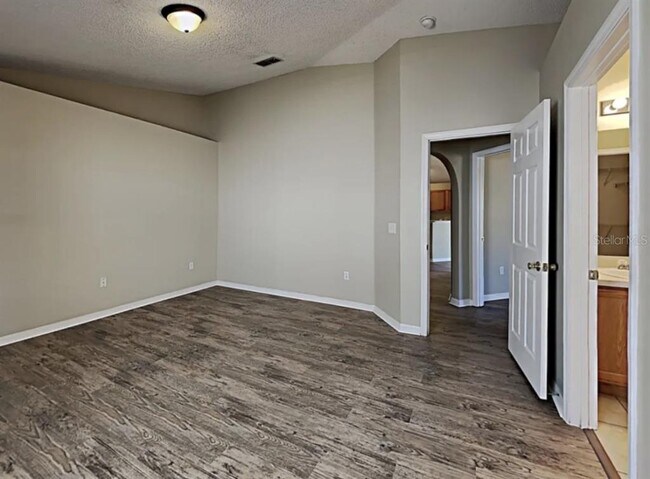 Building Photo - 15955 Wilkinson Dr