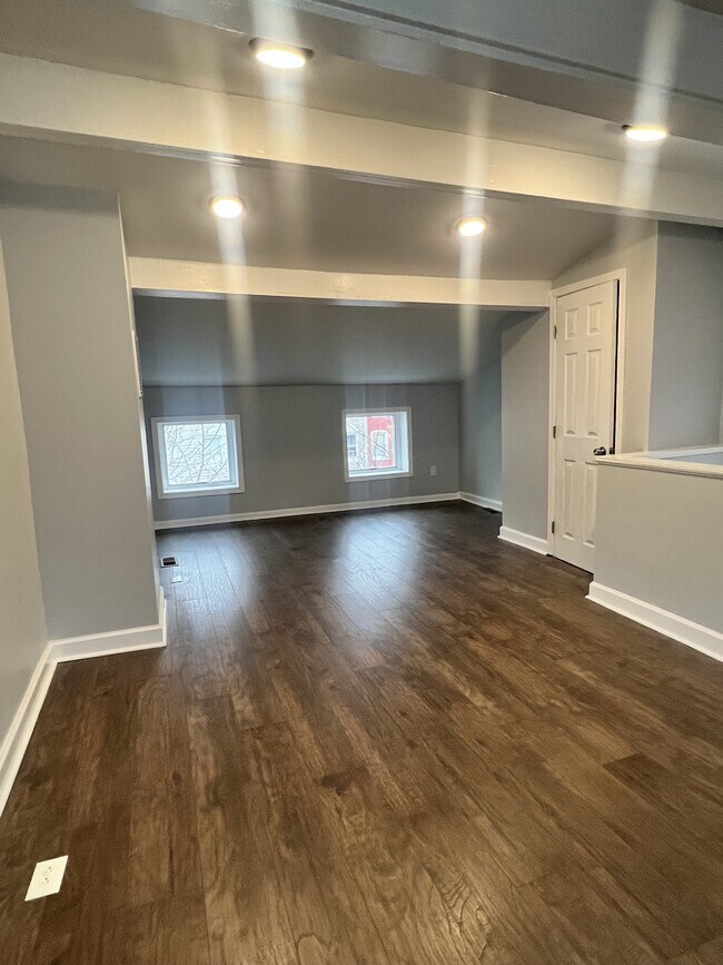 Building Photo - 1212 W Lombard St