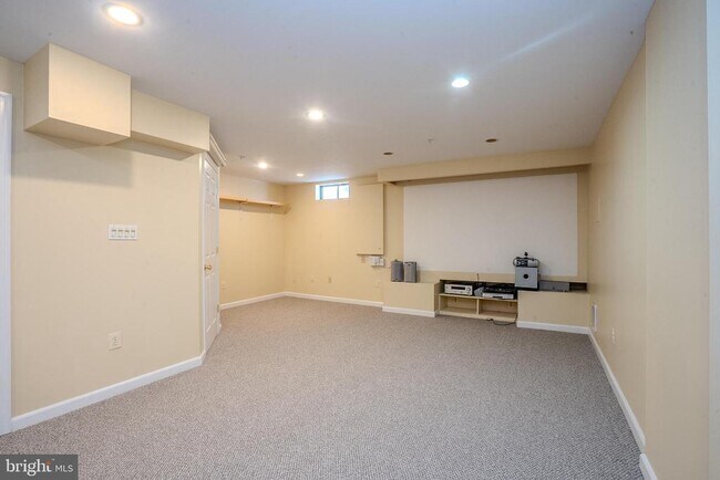 Building Photo - 1311 Blossom Cir