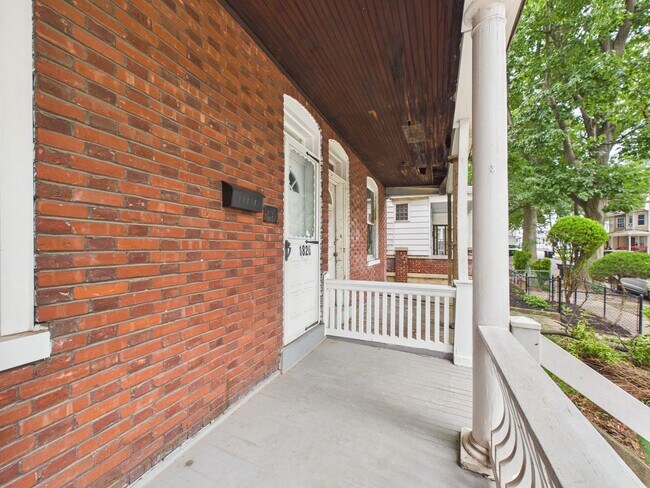 Building Photo - 1826 Boas St