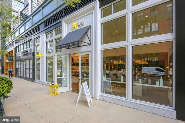 Building Photo - 10401 Grosvenor Pl