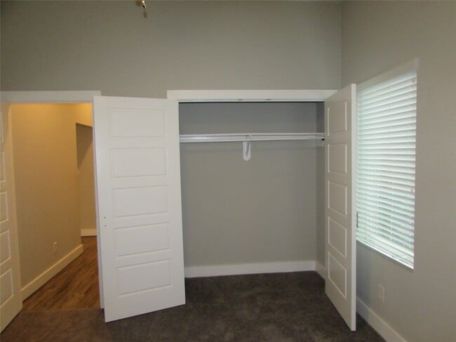 Building Photo - 3249 Dixie Dr