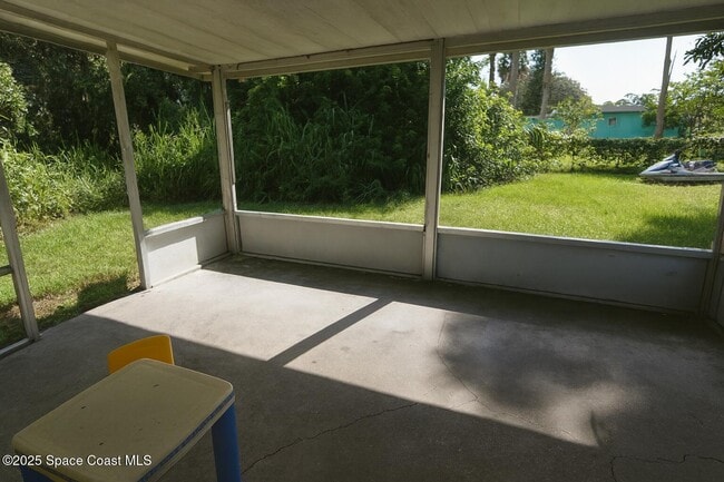 Building Photo - 985 S Fiske Blvd