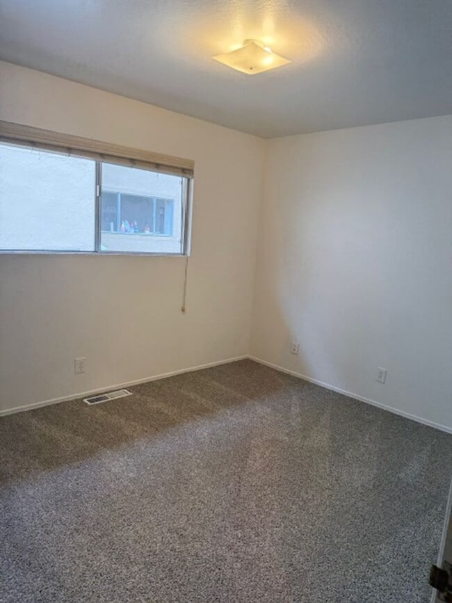 Building Photo - Large Three bedroom two bath home walking distance to downtown Monterey, DLI, MIIS and the Warf