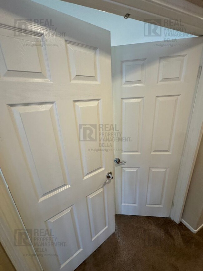 Building Photo - Spacious & Stylish 5-Bed, 3-Bath Home in Prime Murrieta Location