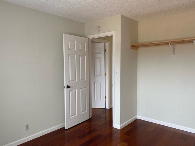 Building Photo - 3423 Catalina Ave