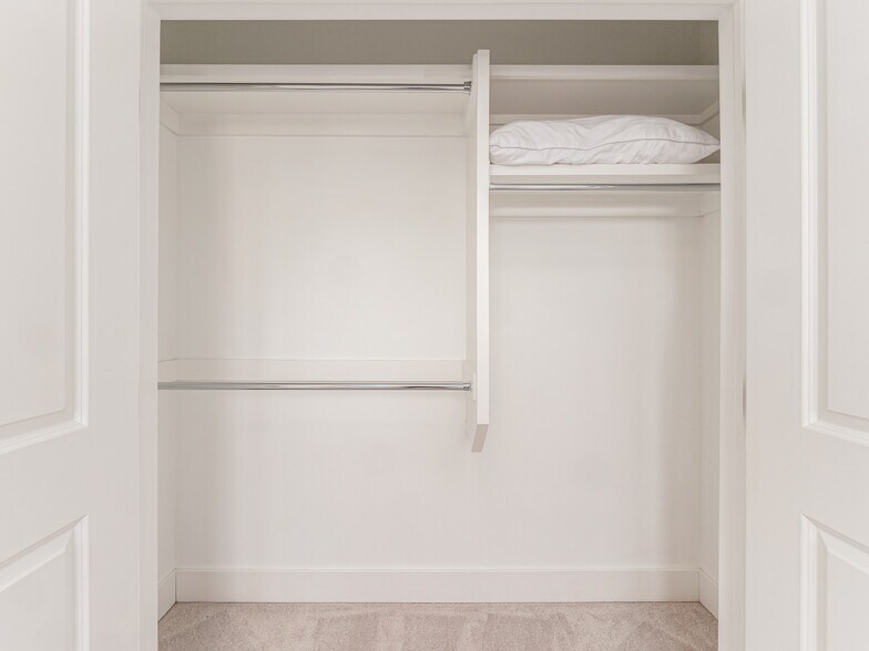 Building Photo - 766 N 6th St