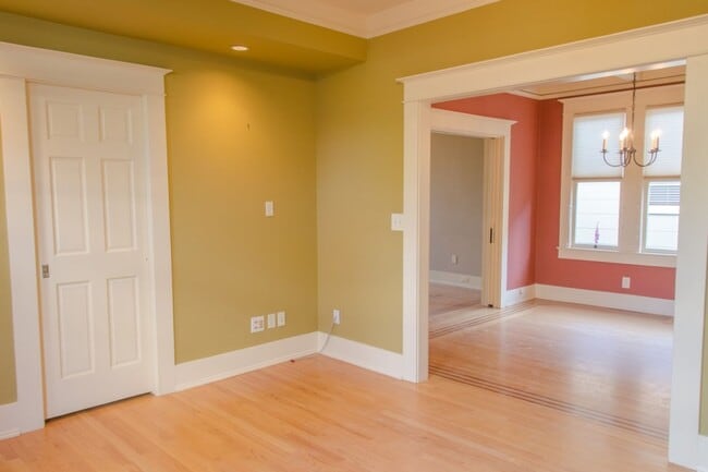 Building Photo - 4Bd/2.75Ba Seattle House