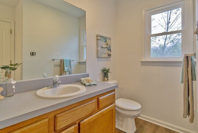 Building Photo - 3-Bedroom Home in Hillcrest Farms on Corne...