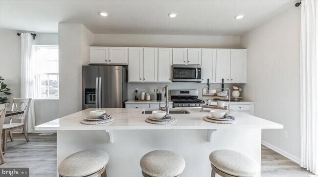 Building Photo - 273 Macoun Way
