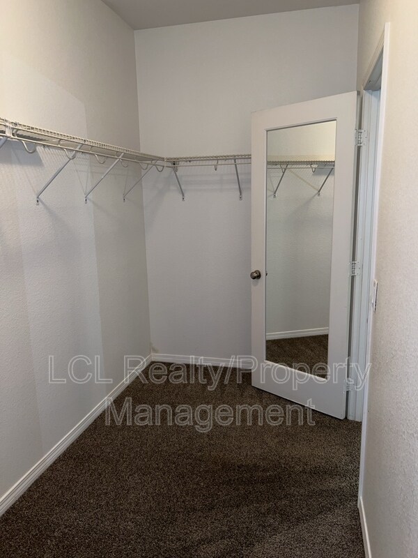 Building Photo - 30364 Skipstone Way