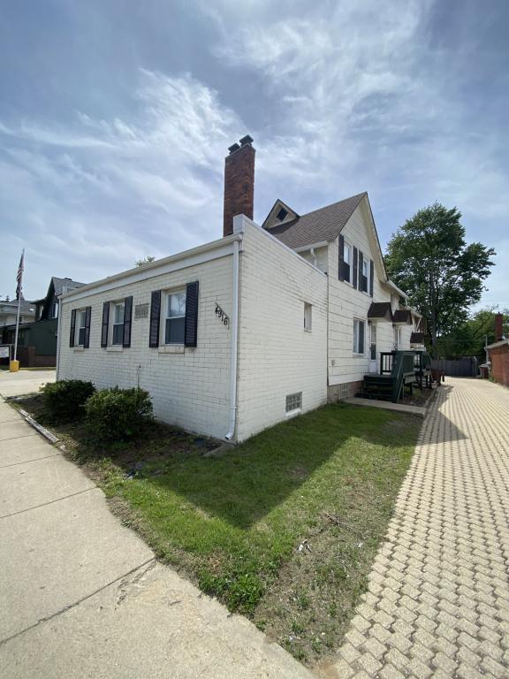Building Photo - 4916 S Wayne Rd